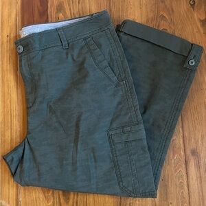 Eddie Bauer Women’s Cargo Cropped Pants Camouflage NEW in size 6